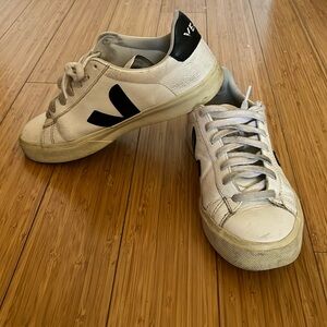 Women’s white leather Vejas-Size 8